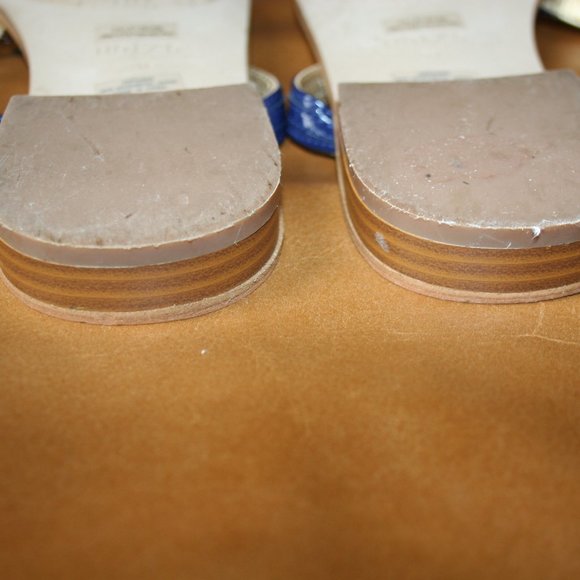 Unisa Thong Sandals, Size 9 1/2. Blue Strap, Embellished with Stones - Picture 8 of 11